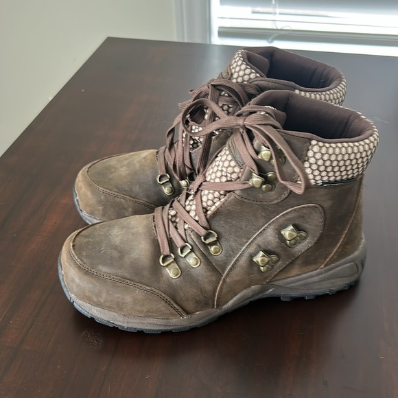 Drew Iceberg Waterproof Slip-Resistant Comfort Brown Nubuck Boots Women Sz. 8.5 - Picture 15 of 17